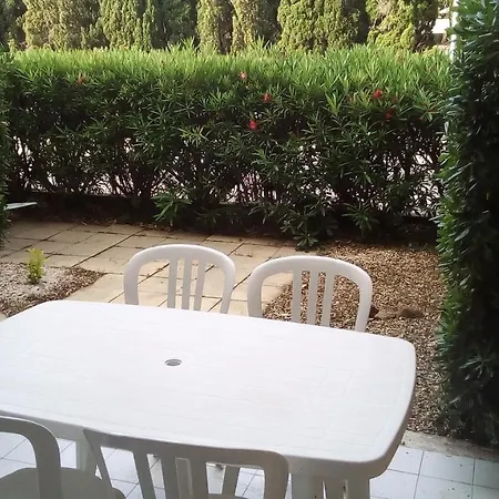 Apartment De 27 M² + 70 M² De Jardin A 100 M Des Plages *